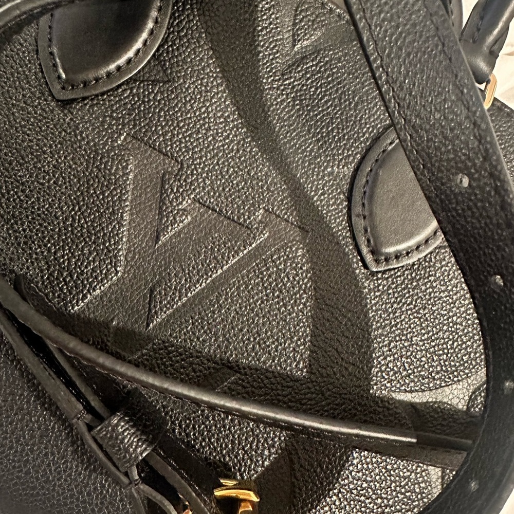 Authentic Louis Vuitton Monogram Empreinte onyx bag.  Gently used for one month🩷 - Picture 15 of 16
